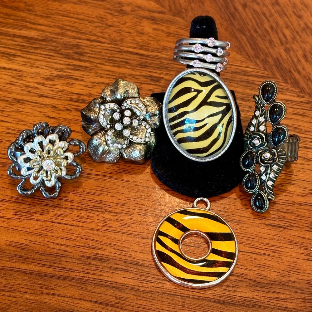 Costume Jewelry Bundle/Lot of 6 pieces. 5 rings and 1 pendant. See photos.